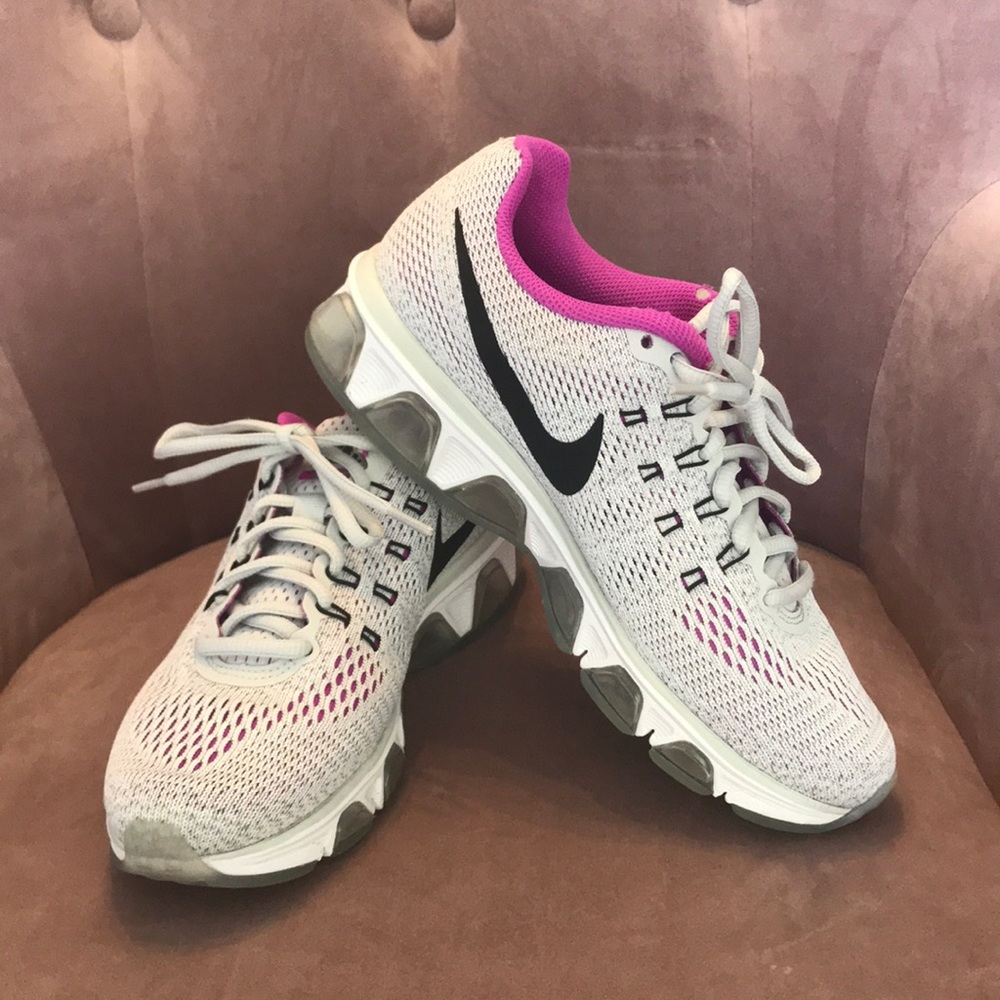 Nike Air Max Women’s Running Shoe Sz 7